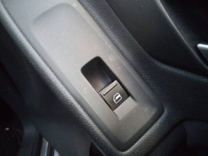 MANDO ELEVALUNAS DELANTERO DERECHO VOLKSWAGEN GOLF VI (5K1)