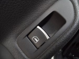 MANDO ELEVALUNAS DELANTERO DERECHO VOLKSWAGEN GOLF VI (5K1)