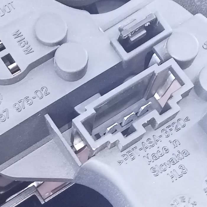 421475