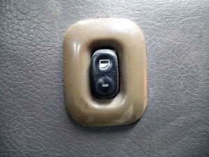 MANDO ELEVALUNAS TRASERO DERECHO NISSAN TERRANO/TERRANO.II (R20)