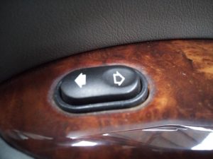 MANDO ELEVALUNAS TRASERO DERECHO JAGUAR DAIMLER