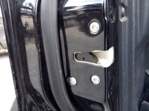 CERRADURA PUERTA DELANTERA IZQUIERDA MITSUBISHI MONTERO (V80/V90)