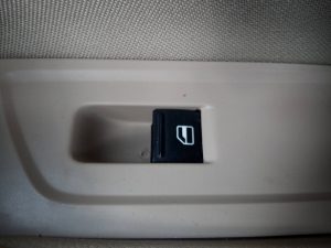 MANDO ELEVALUNAS DELANTERO DERECHO VOLKSWAGEN PASSAT VARIANT (365)