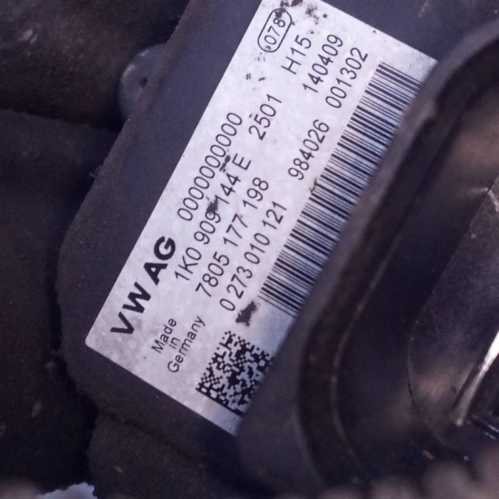 436300