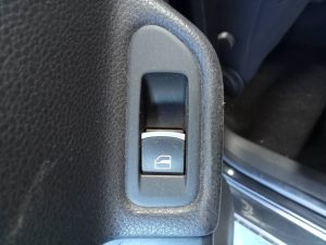 MANDO ELEVALUNAS TRASERO IZQUIERDO VOLKSWAGEN GOLF VI (5K1)
