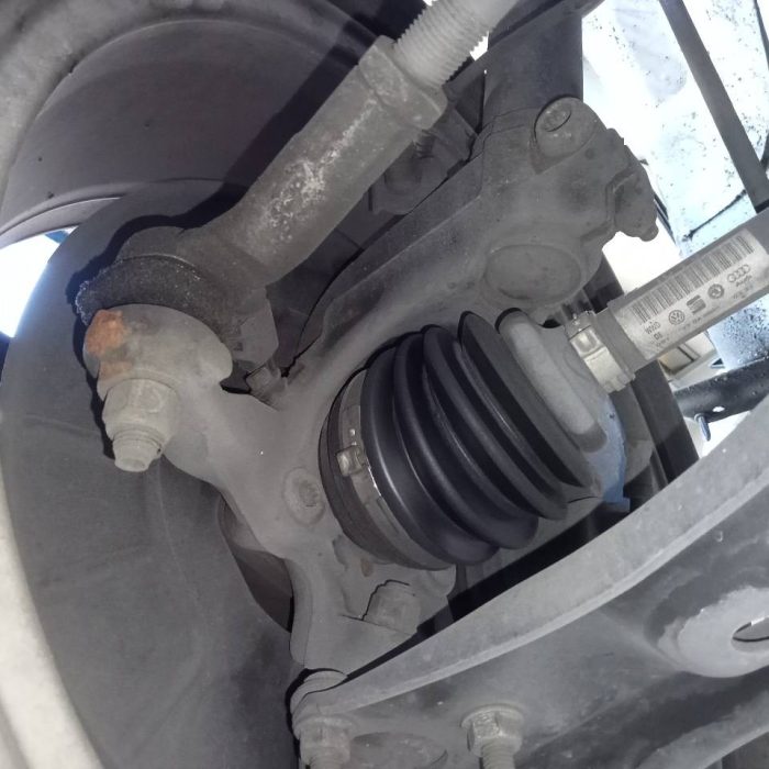 436743