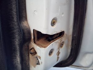 CERRADURA PUERTA TRASERA DERECHA NISSAN TERRANO/TERRANO.II (R20)