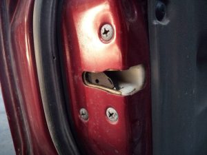 CERRADURA PUERTA DELANTERA IZQUIERDA MITSUBISHI MONTERO (V60/V70)