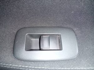 MANDO ELEVALUNAS TRASERO DERECHO TOYOTA AURIS