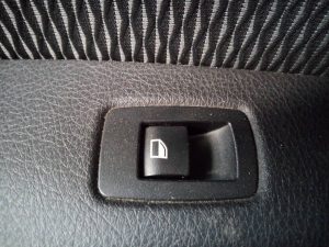 MANDO ELEVALUNAS TRASERO IZQUIERDO BMW SERIE 1 LIM. (F20)