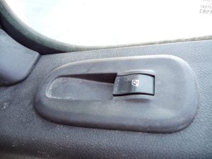 MANDO ELEVALUNAS DELANTERO DERECHO RENAULT MASTER KASTEN