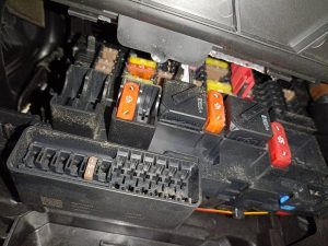 CAJA RELES / FUSIBLES MINI COUNTRYMAN (F60)