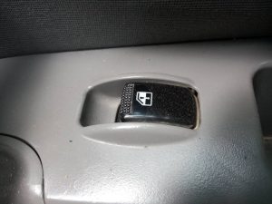 MANDO ELEVALUNAS DELANTERO DERECHO KIA SORENTO