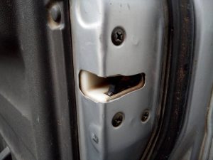 CERRADURA PUERTA DELANTERA DERECHA MITSUBISHI MONTERO (V60/V70)