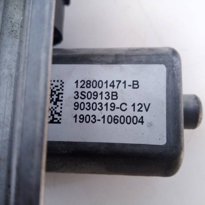 484021