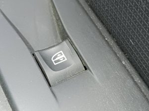 MANDO ELEVALUNAS DELANTERO DERECHO RENAULT CLIO IV