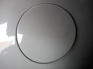 TAPA EXTERIOR COMBUSTIBLE MAZDA 3 LIM. ()