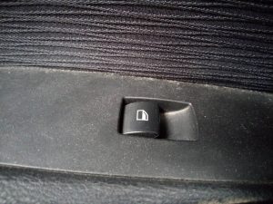 MANDO ELEVALUNAS TRASERO IZQUIERDO BMW X1 (E84)