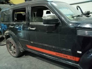 PUERTA DELANTERA DERECHA DODGE NITRO