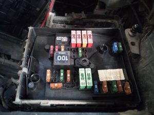 CAJA RELES / FUSIBLES VOLKSWAGEN GOLF V BERLINA (1K1)