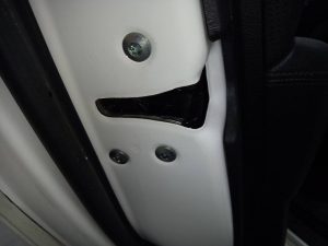 CERRADURA PUERTA TRASERA IZQUIERDA KIA CARENS ( )