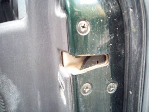CERRADURA PUERTA TRASERA DERECHA MITSUBISHI L 200 (K6/7)