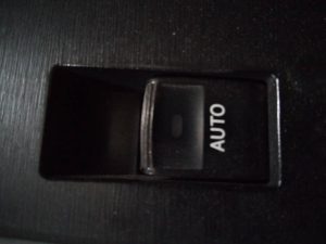 MANDO ELEVALUNAS DELANTERO DERECHO TOYOTA PRIUS (NHW30)