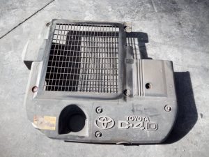 TAPA MOTOR TOYOTA LAND CRUISER (J12)