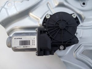 ELEVALUNAS DELANTERO DERECHO 82480V2Y000 / P2-B4-28 / 402390B HYUNDAI IX35