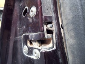 CERRADURA PUERTA TRASERA IZQUIERDA CHRYSLER JEEP CHEROKEE (J)