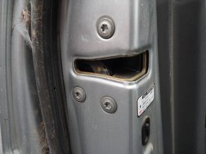 CERRADURA PUERTA TRASERA IZQUIERDA TOYOTA LAND CRUISER (J12)