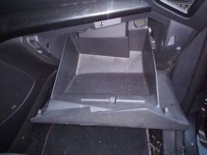 GUANTERA FORD KUGA (CBS)