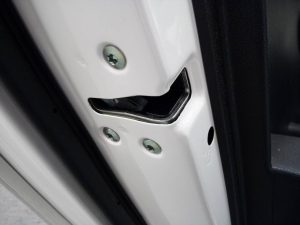 CERRADURA PUERTA TRASERA IZQUIERDA KIA RIO (YB)