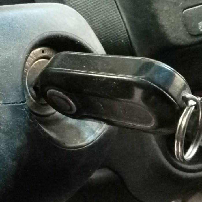 527879