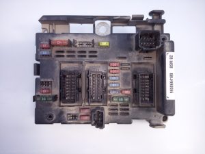 CAJA RELES / FUSIBLES 9650664180 / E3-B2-44-3 PEUGEOT 307 (S1)