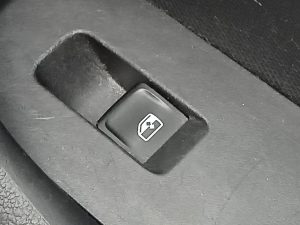 MANDO ELEVALUNAS TRASERO DERECHO SKODA RAPID