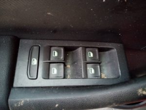 MANDO ELEVALUNAS DELANTERO IZQUIERDO SKODA SPACEBACK (5H)