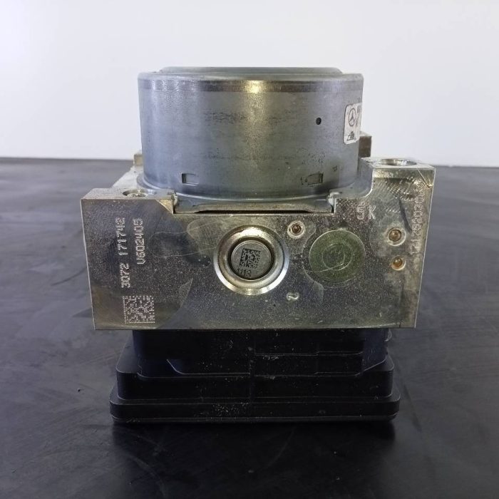 538943