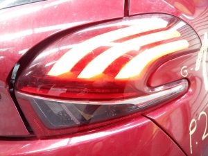 PILOTO TRASERO DERECHO PEUGEOT 208