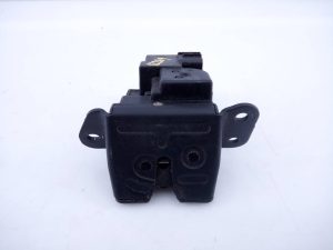 CERRADURA MALETERO / PORTON 812303W000 / E2-B5-60-2 KIA SPORTAGE