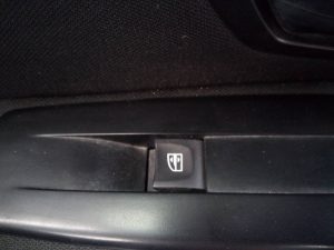 MANDO ELEVALUNAS DELANTERO DERECHO RENAULT MEGANE III BERLINA 5 P