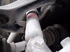 AMORTIGUADOR DELANTERO IZQUIERDO NISSAN TERRANO/TERRANO.II (R20)