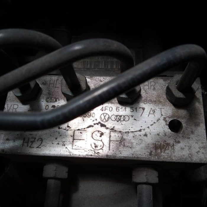 563561