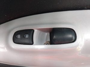 MANDO ELEVALUNAS DELANTERO DERECHO NISSAN JUKE (F15)