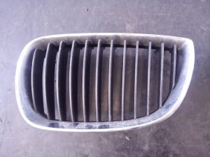 REJILLA DELANTERA 511370771299 / P2-A2-22 BMW SERIE 1 BERLINA (E81/E87)