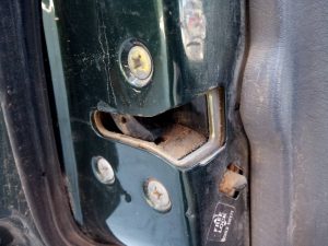 CERRADURA PUERTA TRASERA IZQUIERDA NISSAN TERRANO/TERRANO.II (R20)