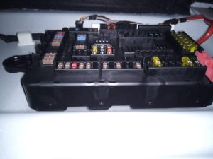 CAJA RELES / FUSIBLES BMW SERIE 1 LIM. (F21)