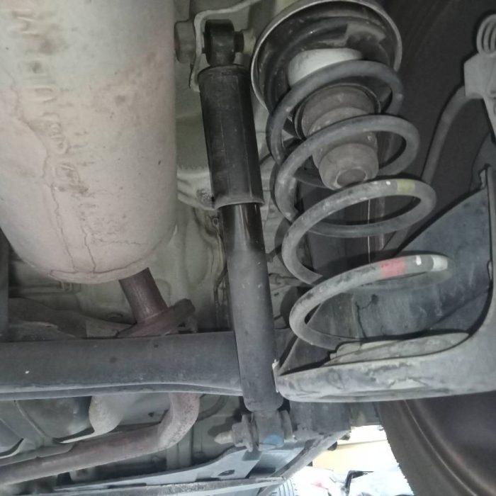 568493