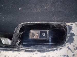 MANDO ELEVALUNAS DELANTERO DERECHO MAZDA 3 SEDÁN (BP)