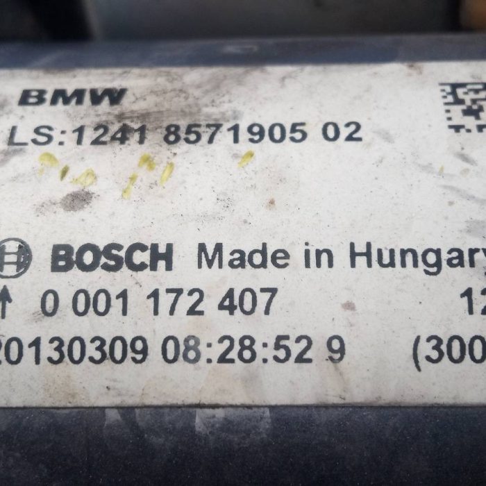 569633